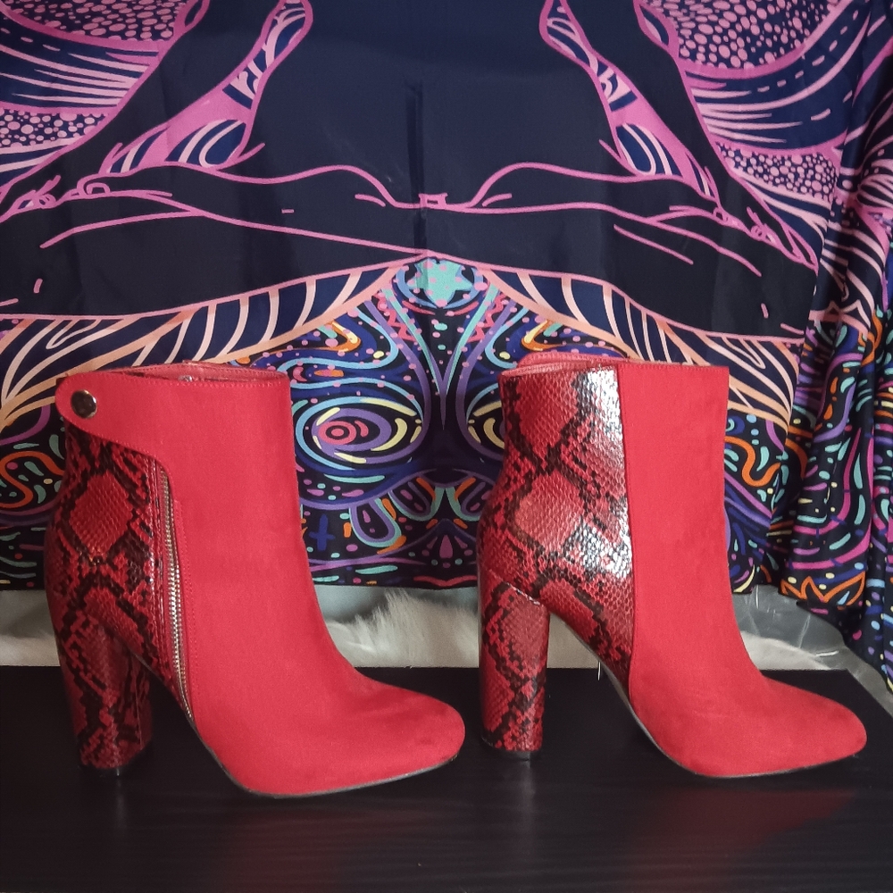 Yalah Side Zip Bootie
